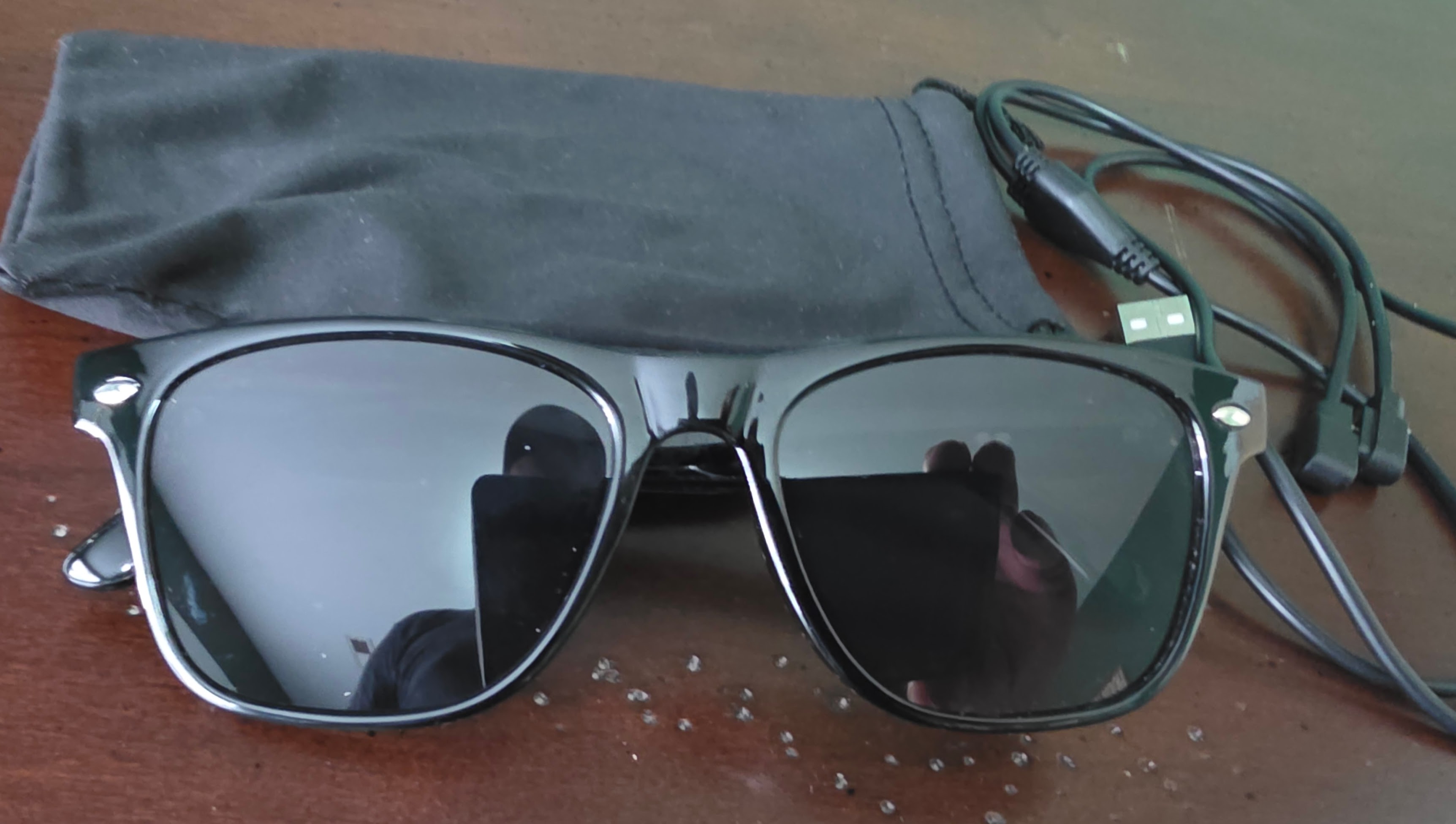 Blackview glasses on wood with split magnetic charger and pouch