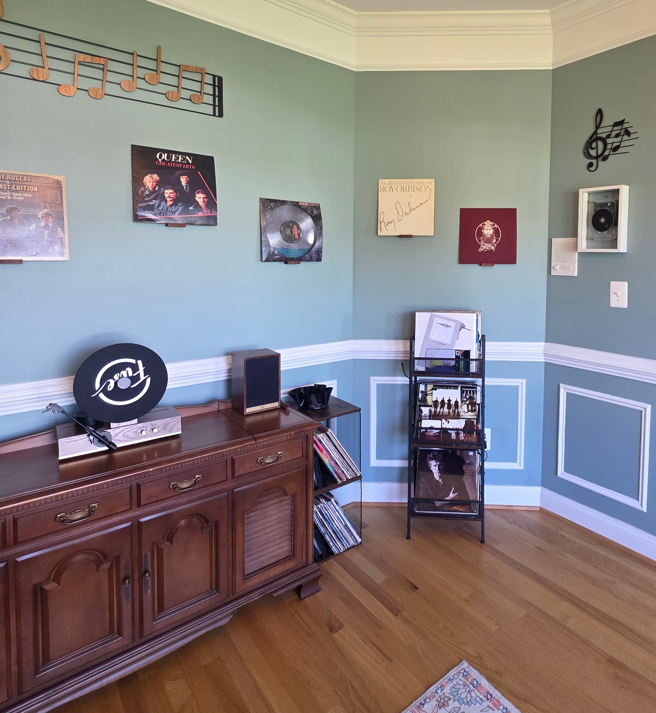 Vinyl corner with GE Porta-fi cabinet and Fuse turntable
